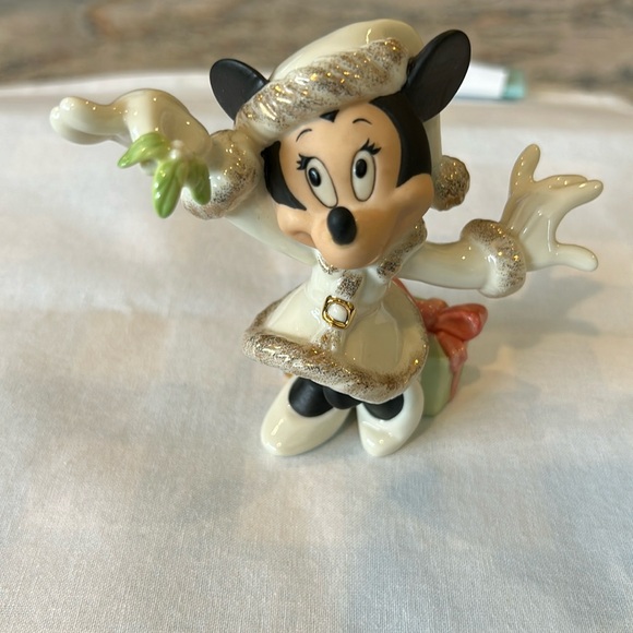 Disney’s Lennox Minnie mouse Christmas wish for buy one and a half inches - Picture 1 of 7